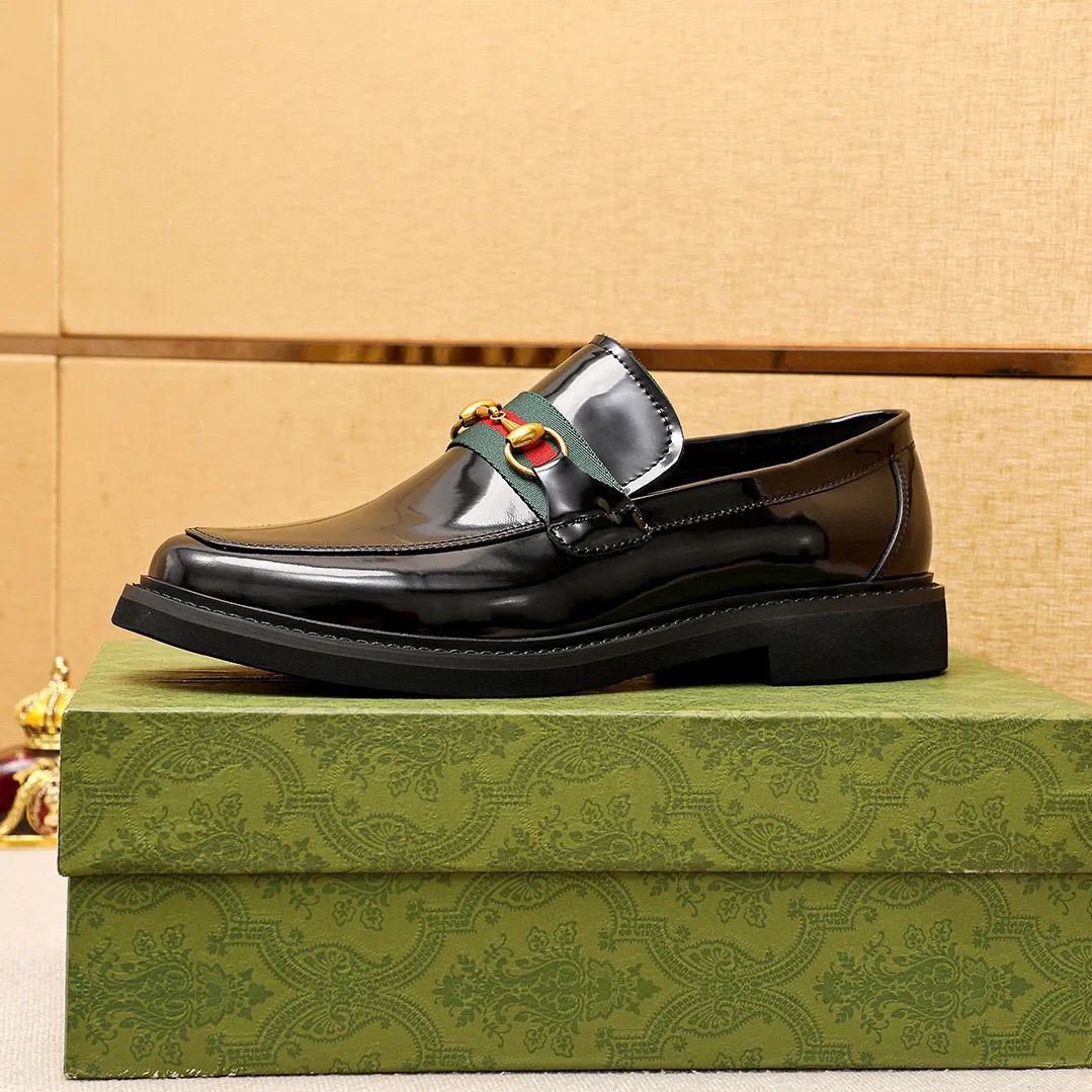 Men's shoes 💰560 💐 Product trademark: GUCCI "Gucci" casual leather shoes Regular size: 38-44 (45🉑️customized) Product materials: Selected imported first-layer open-edge beaded calfskin upper + classic hardware buckle, imported water-dyed cowhide leather lining. Strong three-dimensional visual effect, rubber outsole Color: 2⃣️colors available